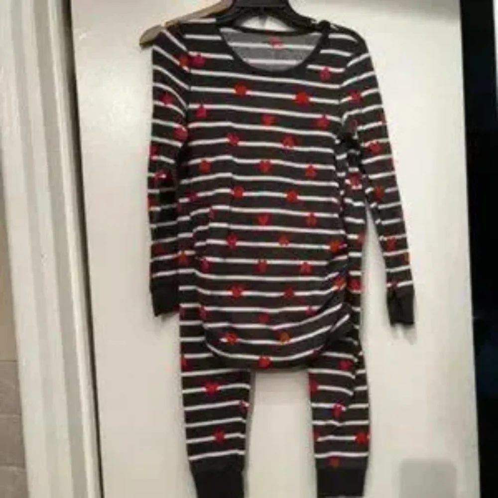 Heart-Themed Maternity Pajamas by Old Navy Size Medium (Gently-Used)‎